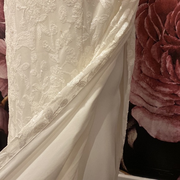 Beautiful White Dress with Slit ( will need a dry clean ) - Picture 11 of 16